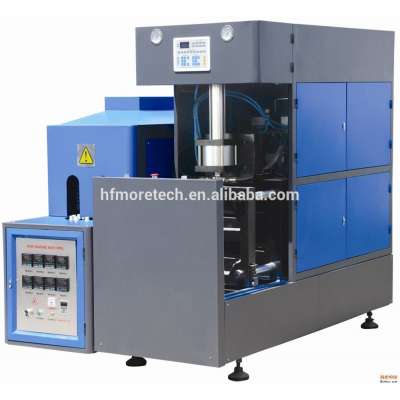 Plastic bottle blow molding machine